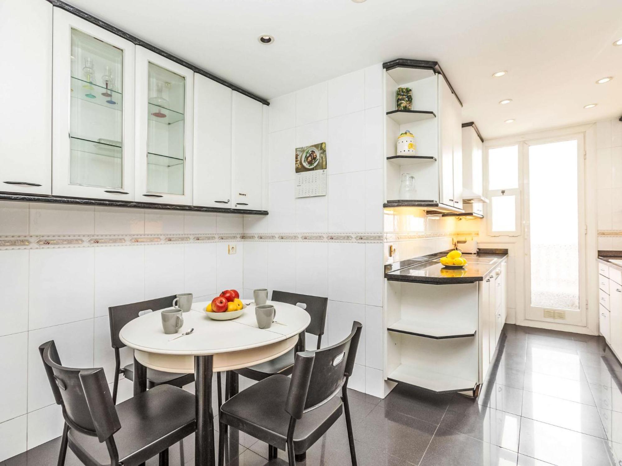 Apartment Sants-Les Corts Galileu By Interhome บาร์เซโลนา ภายนอก รูปภาพ